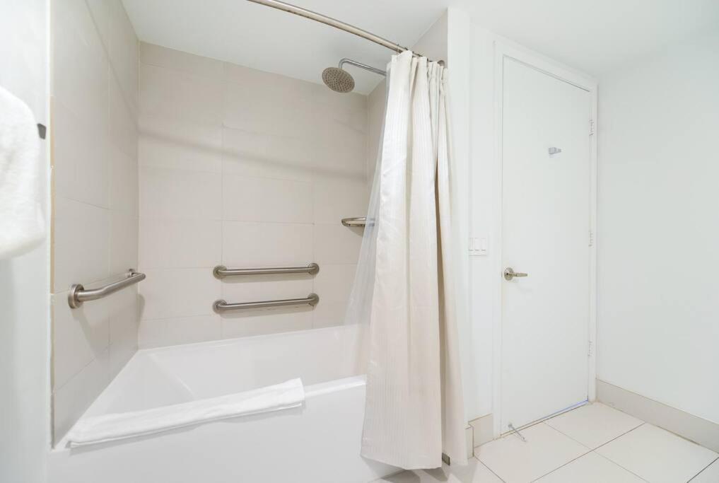 Awesome 2Br Condo Beachwalk Resort Hallandale Beach Exteriér fotografie